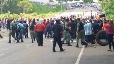 Reabren frontera en Paso Canoas; al menos 10 personas detenidas