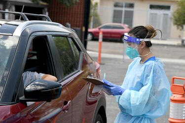 Se registran más de 953,000 muertos por coronavirus en el mundo