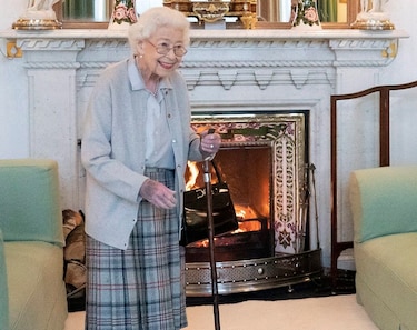 Los últimos momentos de Isabel II fueron pacíficos y sin dolor, según secretario