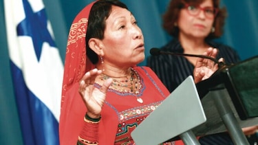 Diputada Petita Ayarza revive debate de contrataciones en la Asamblea