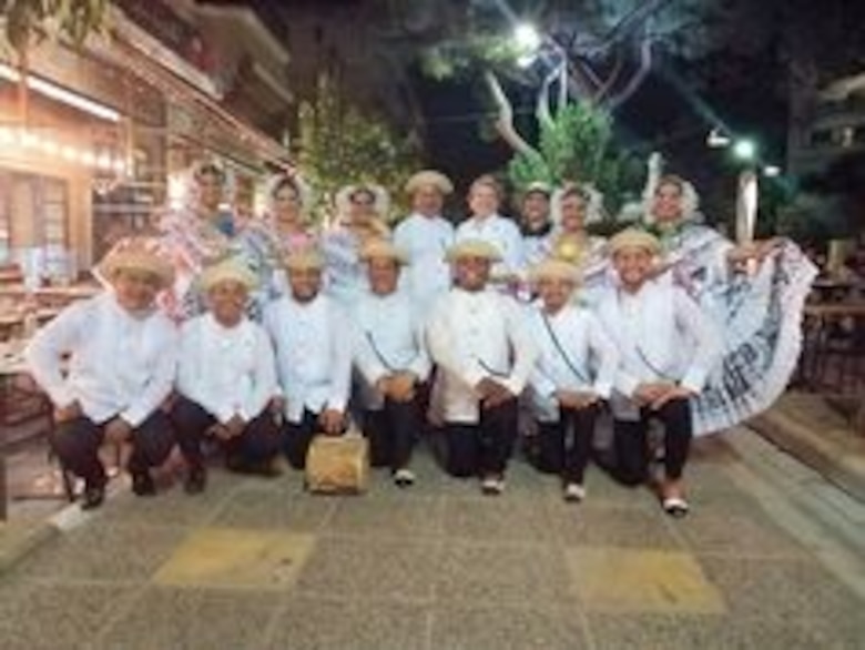 Folclore panameño se luce y vislumbra continente europeo