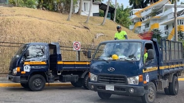 Residentes de La Cresta limpian su barrio durante siete horas