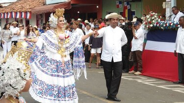 Derroche de tradición y patriotismo en el desfile de La Villa de Los Santos