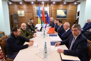 Ucrania anuncia ‘resultados positivos’ sobre corredores humanitarios en negociaciones con Rusia