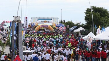 Miles de personas participan en el relevo por la vida 2019