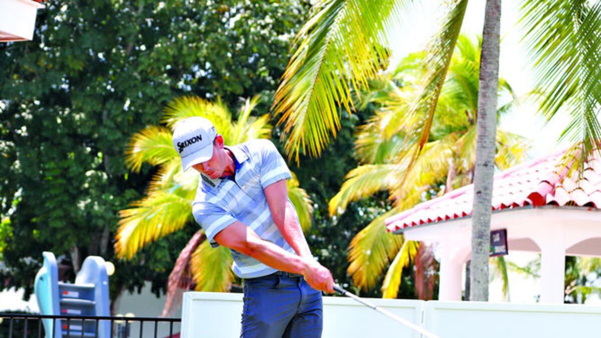 El estadounidense Andrew Putnam se mantiene como líder del torneo.