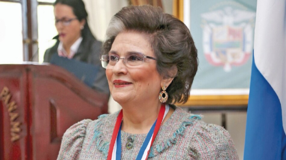 Medalla Victoriano Lorenzo para panameña Esther Watson de Abadi