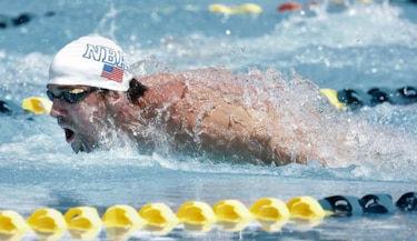 Phelps gana primera prueba en su regreso a la natación