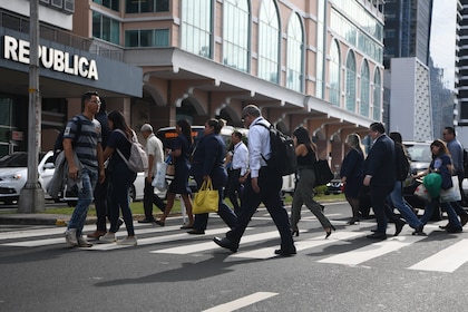 Gobierno decreta cierre de oficinas públicas el 16 y 18 de febrero de 2026 por Carnaval