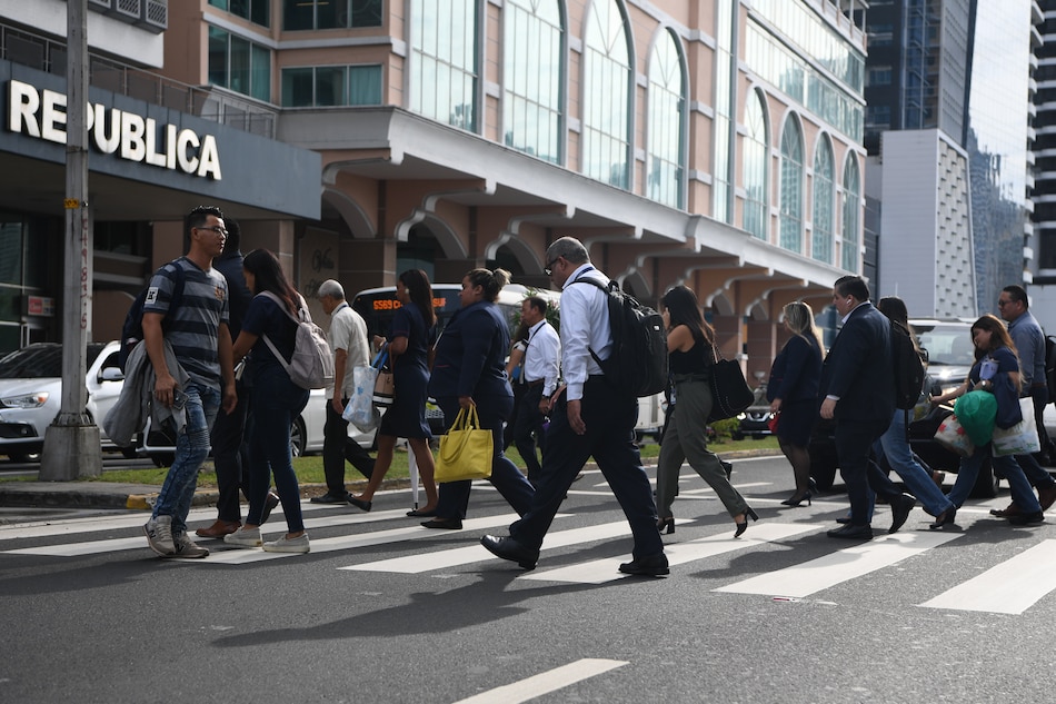 Mulino defiende recortes del gasto pero reconoce que leyes especiales son un obstáculo para reducir la deuda pública