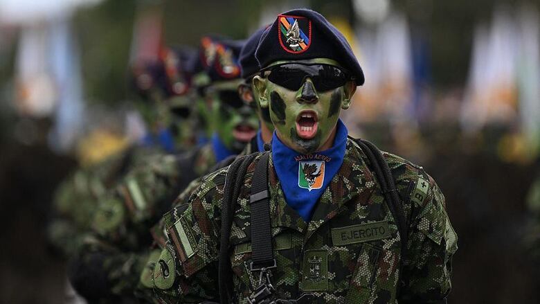 Las duras críticas al gobierno de Petro por la muerte de al menos 15 menores en bombardeos de fuerzas militares en Colombia