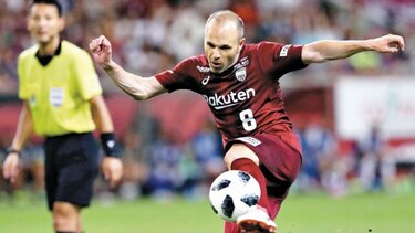 Iniesta debuta con derrota en su nueva aventura en Japón