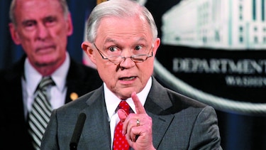 Jeff Sessions promete suprimir filtraciones en la Casa Blanca