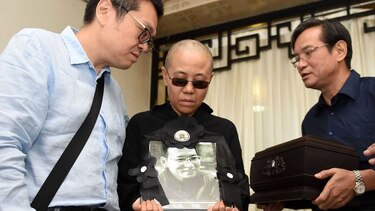 Partidarios del Nobel fallecido Liu Xiaobo temen por su viuda