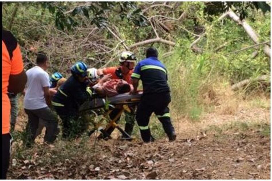 39 jornaleros continúan recluidos en hospitales por accidente de autobús en Antón