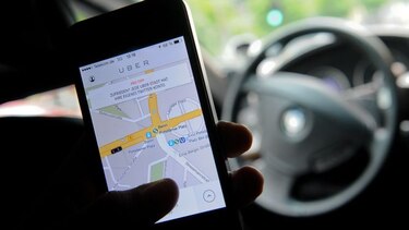 Chofer de Uber en China enfrenta multa de miles de dólares por echar a pasajero