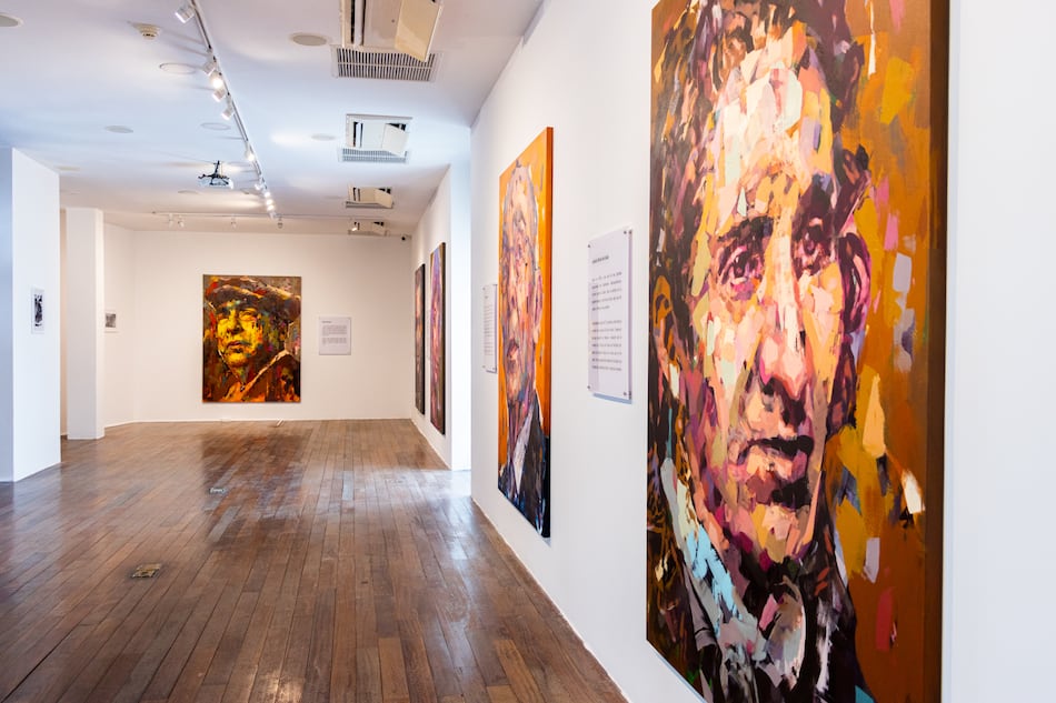 Literatura en pinceladas: la exposición de Alberto Ramírez Leg