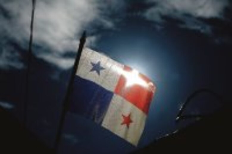 El país se viste con tres colores