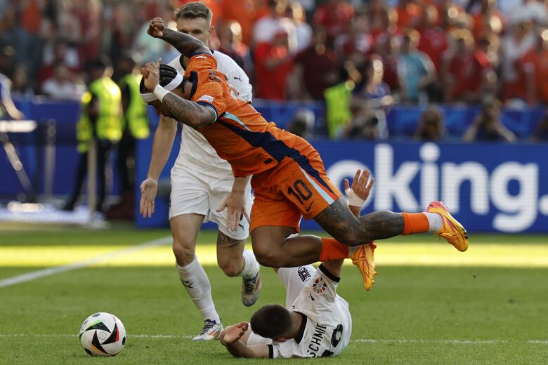 Austria dinamita la Eurocopa y se mete como primera de su grupo