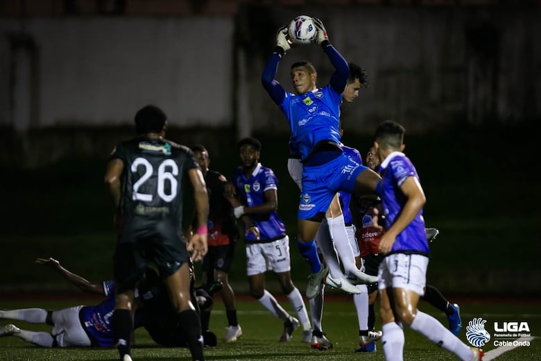 Tauro elimina al Sporting en penales y se mete en semifinales