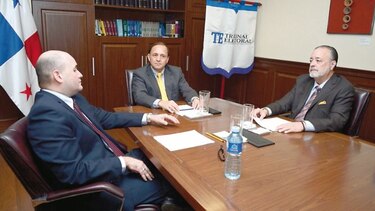 Miguel Antonio Bernal demanda a los tres magistrados del Tribunal Electoral