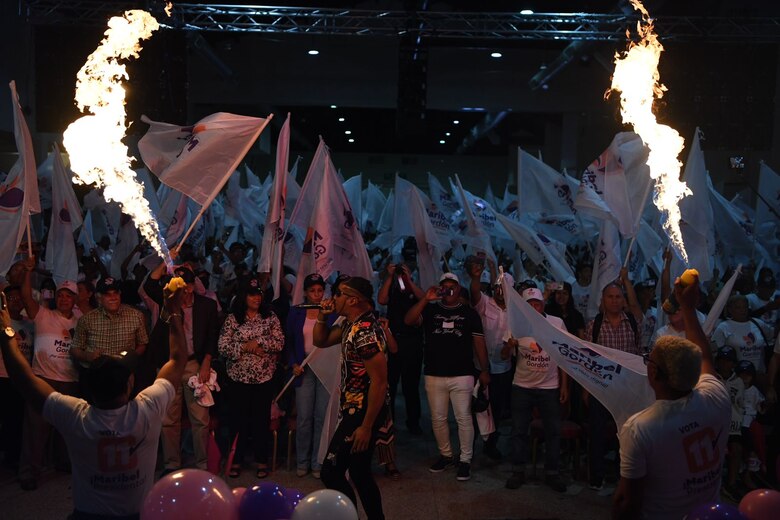 ‘El pueblo será gobierno’: Maribel Gordón cierra su campaña con promesas de justicia y cárcel para los corruptos