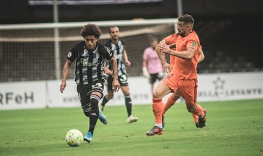 Dos jugadores del FC Cartagena del panameño Adalberto Carrasquilla dan positivo por coronavirus