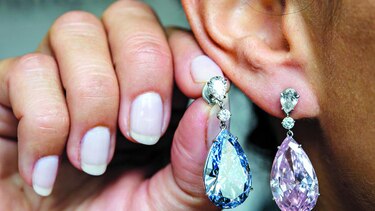 pendientes de diamante, vendidos a precio récord