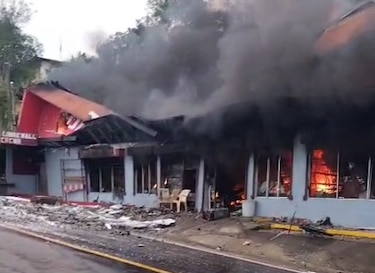 Incendio consume local comercial en Río Sereno, Chiriquí, en la frontera con Costa Rica