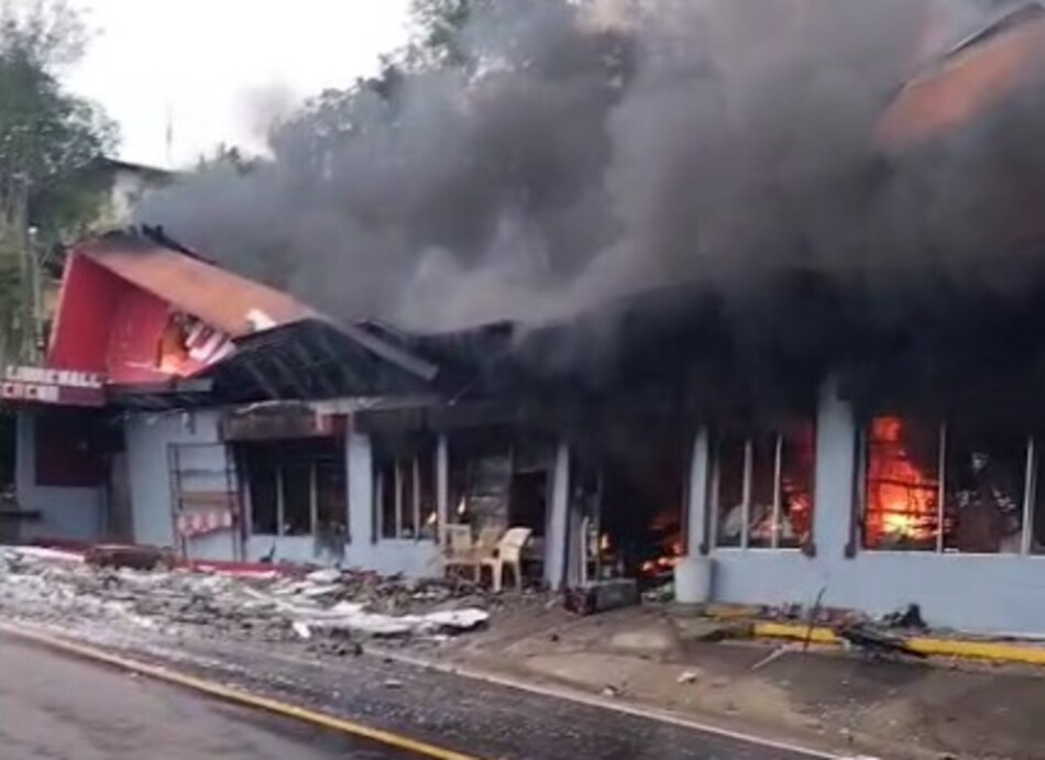Incendio consume local comercial en Río Sereno, Chiriquí, en la frontera con Costa Rica