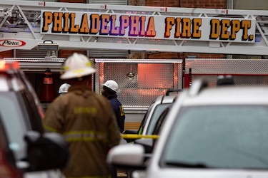 Al menos 13 muertos, entre ellos 7 niños, en incendio de vivienda en Filadelfia