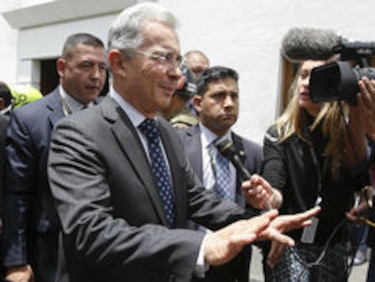 Presidente de Colombia y Álvaro Uribe inician reunión