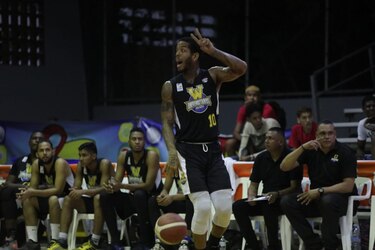 Los actuales campeones le quitan el invicto a los Caballos de Coclé en el baloncesto de la LPB