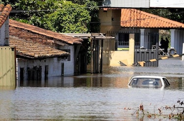 Miles de desplazados por inundaciones en el Cono Sur