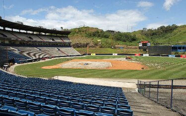 El estadio Rod Carew intenta mantenerse vivo