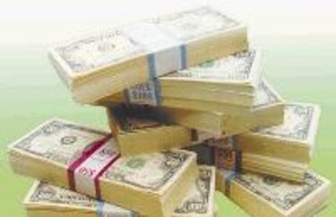 Beneficios de la dolarización no se han concretado en El Salvador