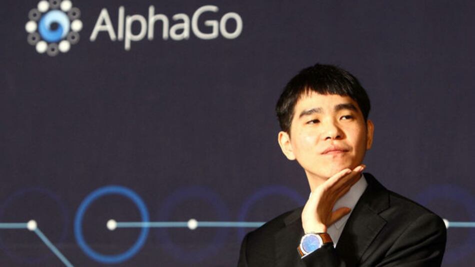 El 'software' de Google derrota a campeón de Go en primer asalto