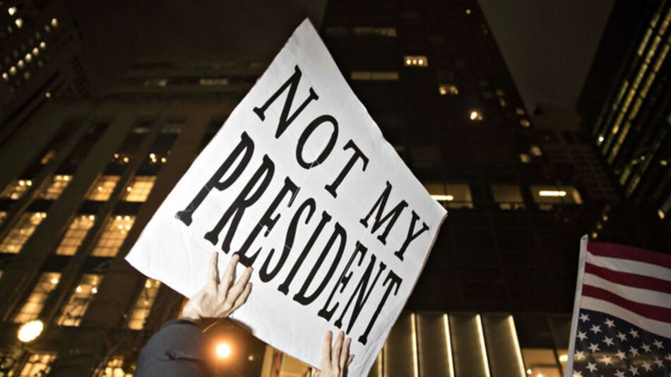 Miles de personas protestan en contra de Trump en todo Estados Unidos