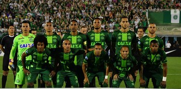 Avión con futbolistas del equipo Chapecoense de Brasil se accidenta en Colombia