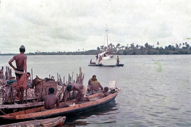 Despidiéndome de la gente y la escuelita de El Islote, 1970