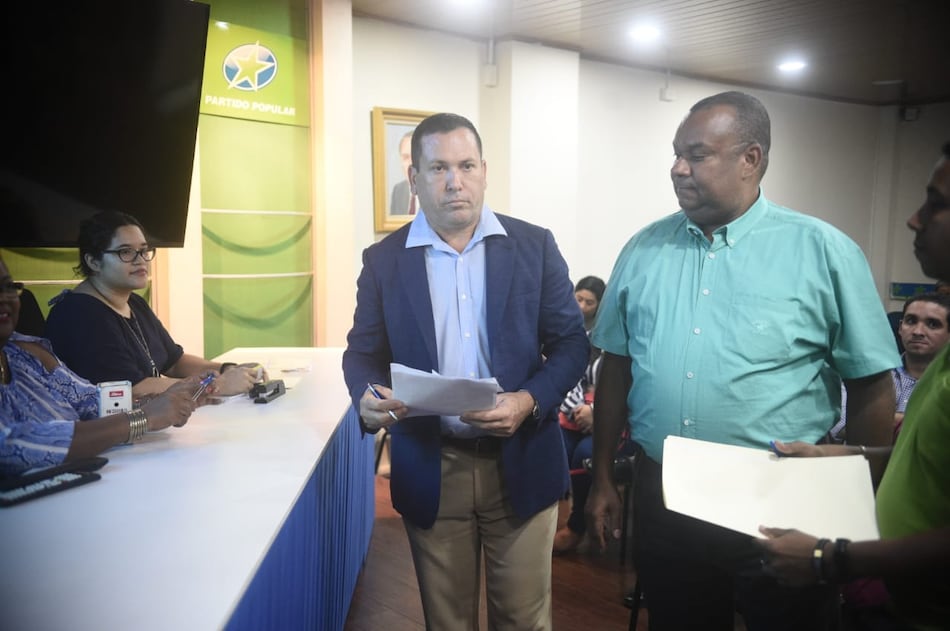 Oficializan expulsión del presidente del Partido Popular