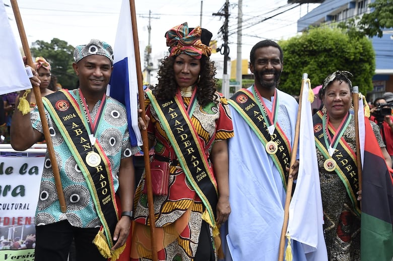 Desfile de la etnia negra en Río Abajo: cultura y tradición en las calles