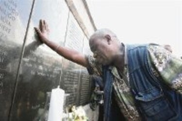 Recuerdan a víctimas de atentado terrorista