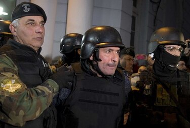 Monja admite que esperaban a exviceministro atrapado con botín millonario en Argentina