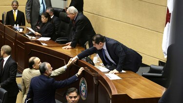 Asamblea continúa revisión de reformas