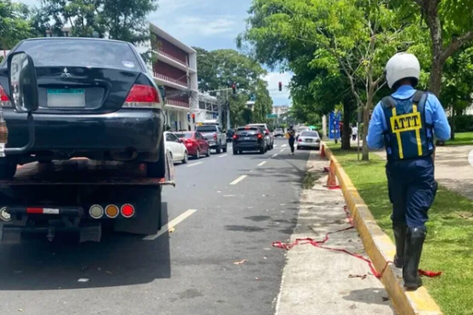 Multas y grúas: así fue el operativo en avenida Ecuador y Hospital Santo Tomás