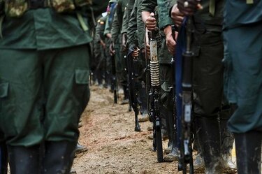 Colombia da libertad condicional a dos militares en marco de paz con la FARC