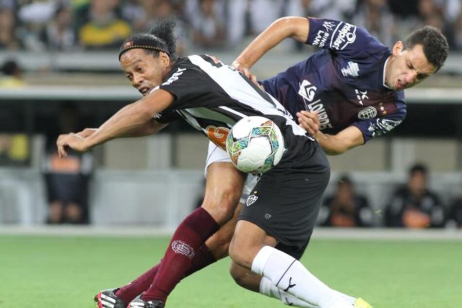 Ronaldinho Gaúcho acuerda su salida del Atlético Mineiro