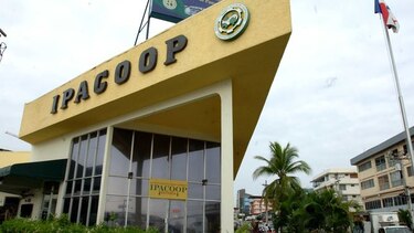Contralor pide al Ministerio Público que investigue 'botellas' en el Ipacoop