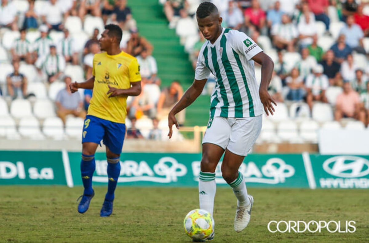 Fidel Escobar jugó todo el partido en la victoria sobre el Cádiz B.